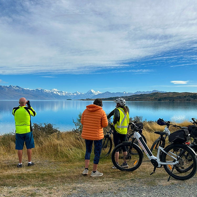 Photo stops alongside Lake Tekapō. Photo by Kathryn Webster.