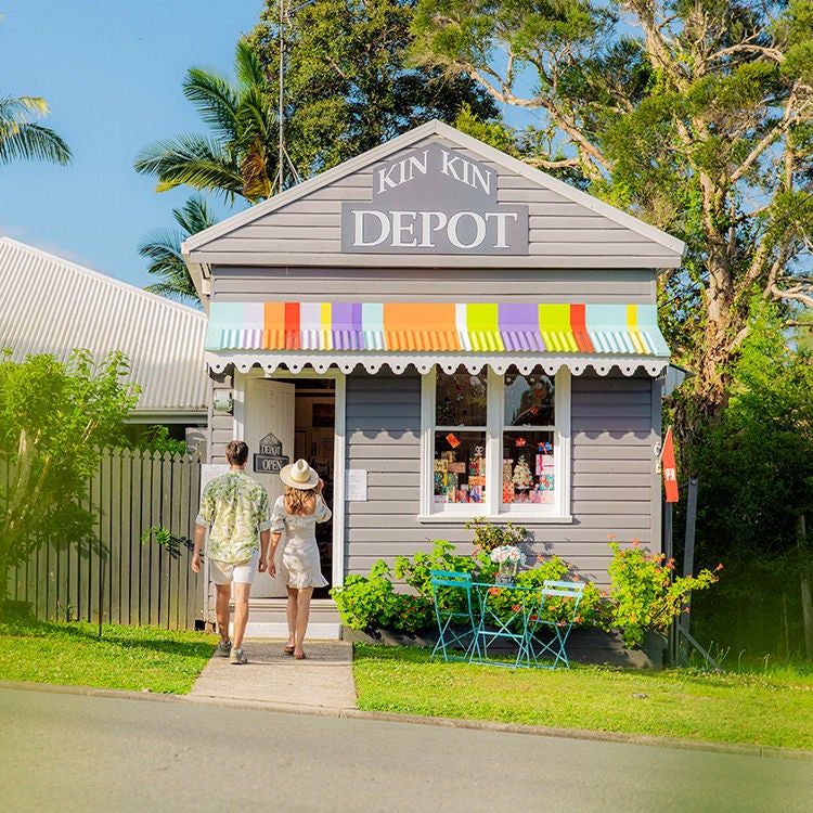 Shopping at Kin Kin, Noosa.