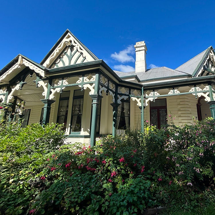 Burnside Homestead on the Alps 2 Ocean cycle trail. Photo by Kathryn Webster.