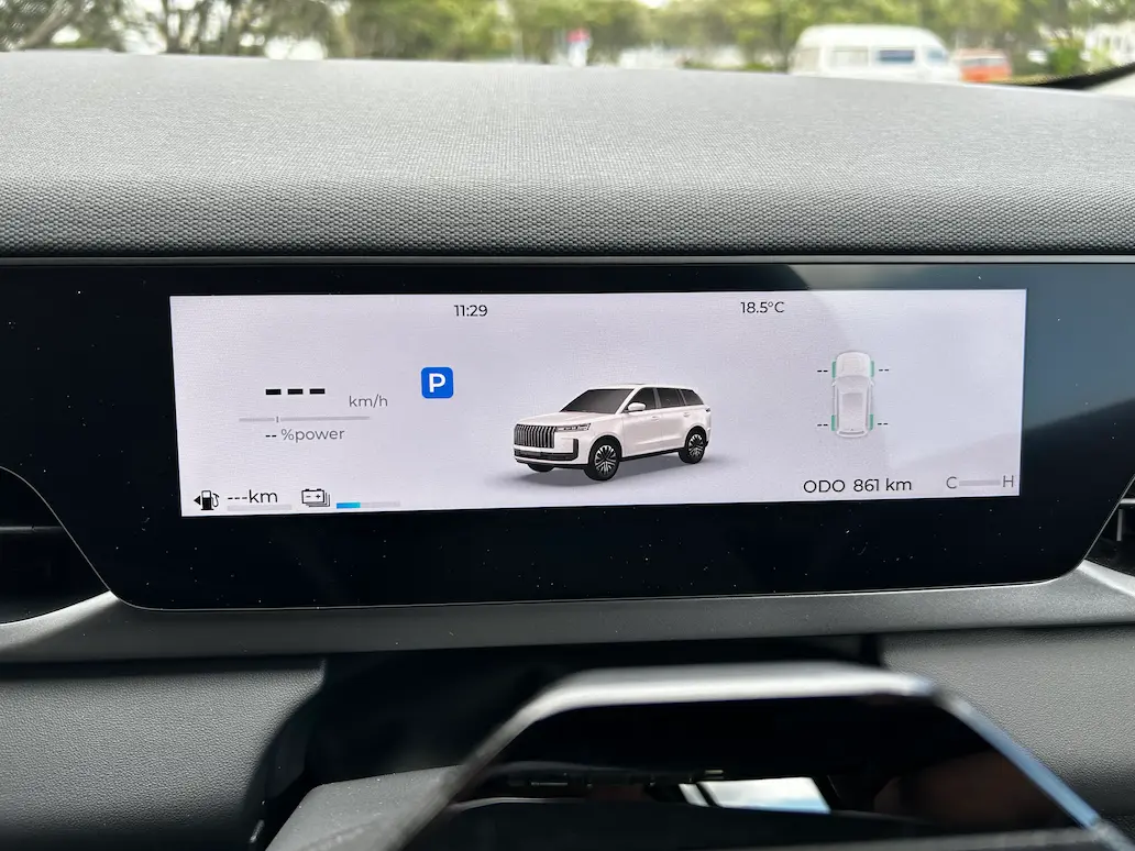 Digital instrument cluster in a JAECOO J5 showing the vehicle in Park, battery and power information, and a vehicle status display.