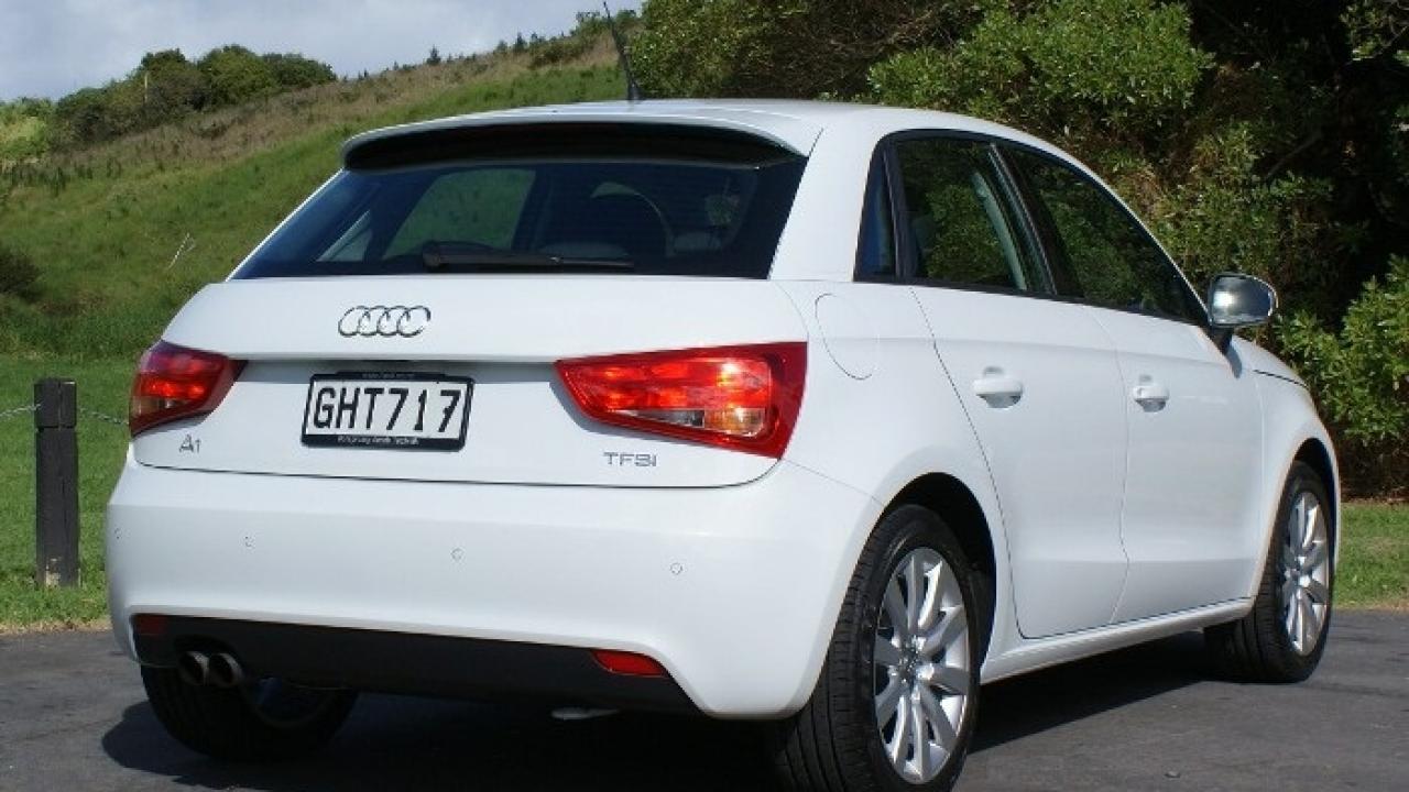 Audi-A1-Sportback-2012-03.JPG