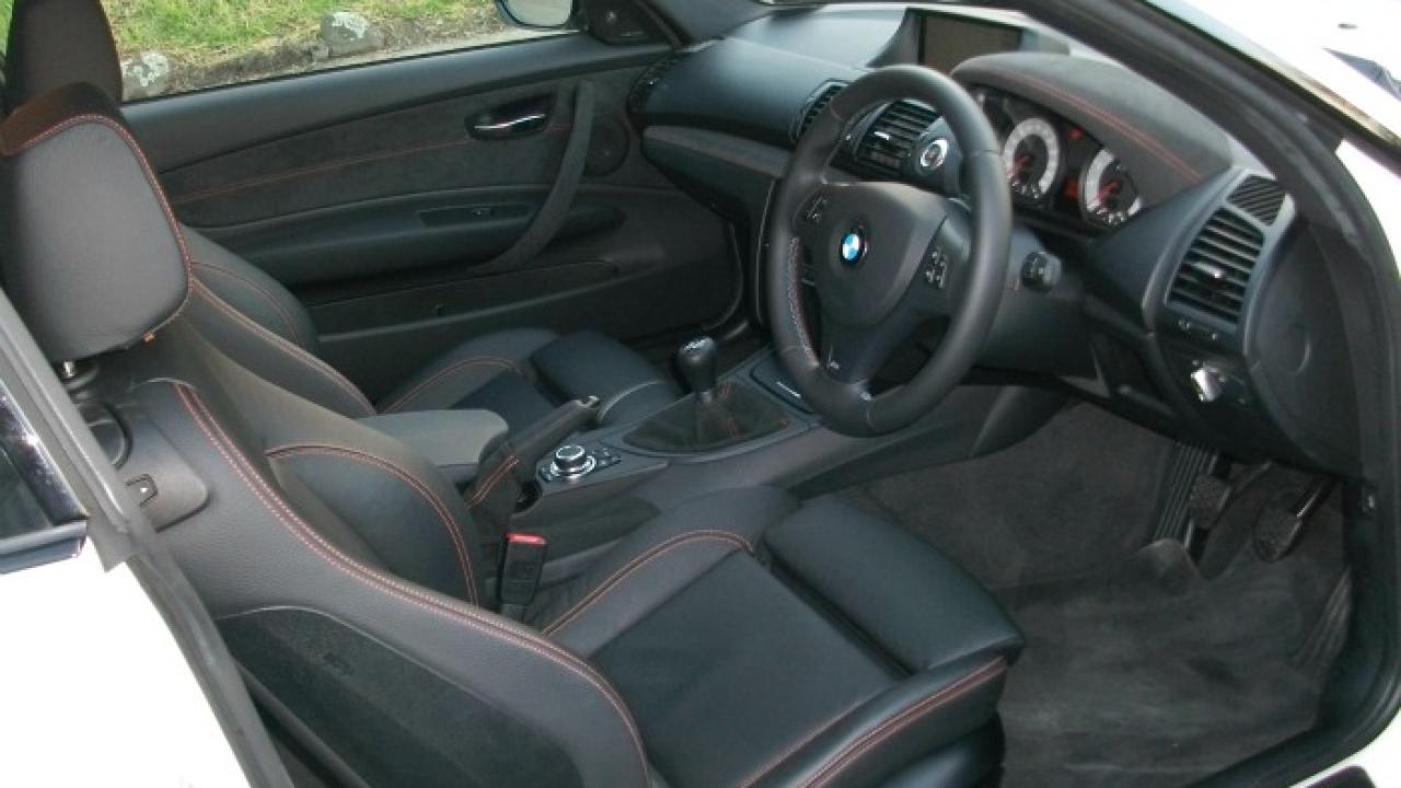 BMW 1m 2011 interior