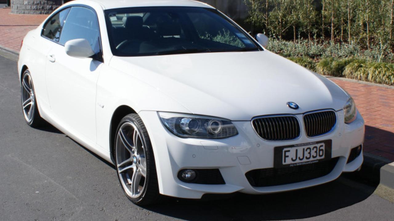 BMW 330d Coupe 2010 01