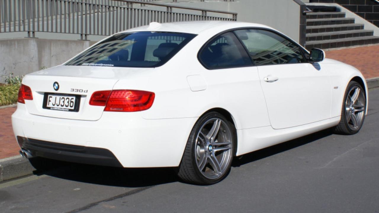 BMW 330d Coupe 2010 04