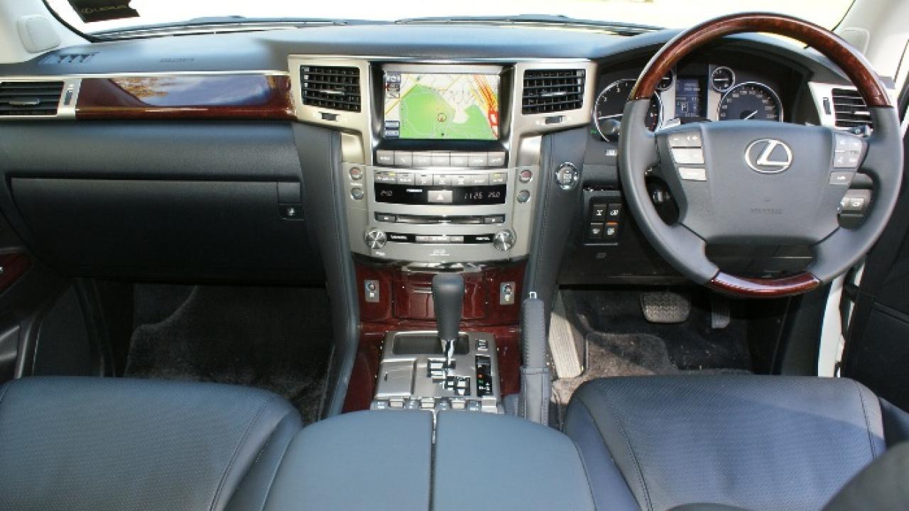 Lexus-LX570-2012-05.JPG