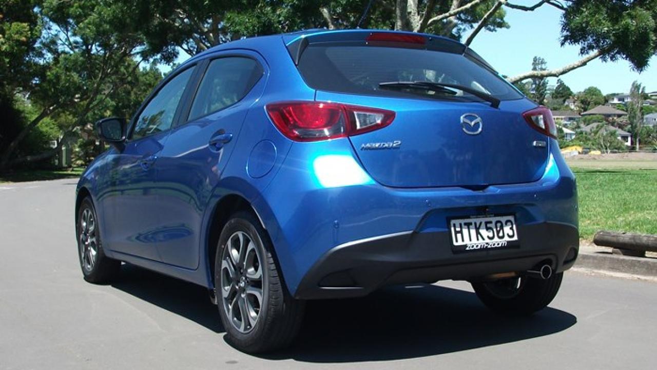 Mazda2 2015 4