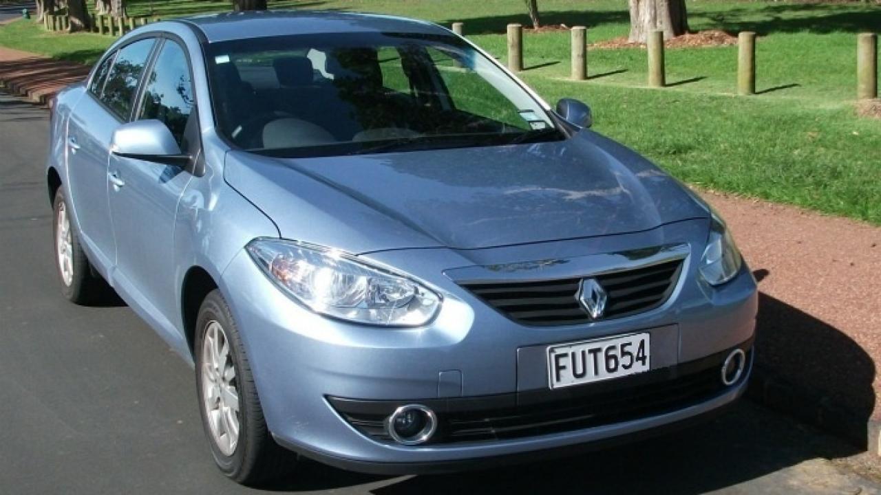 Renault Fluence 2011 1