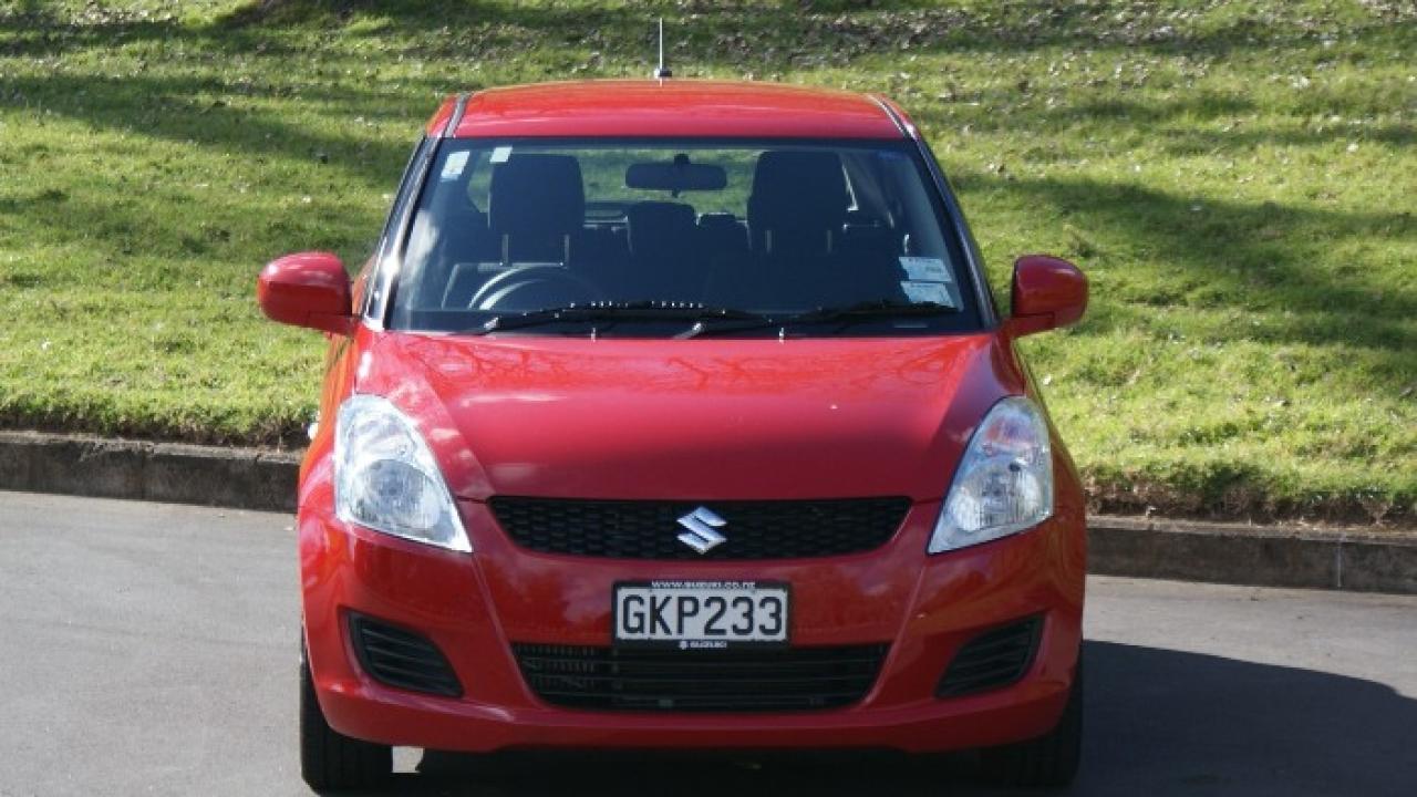 Suzuki-Swift-2012-02.JPG