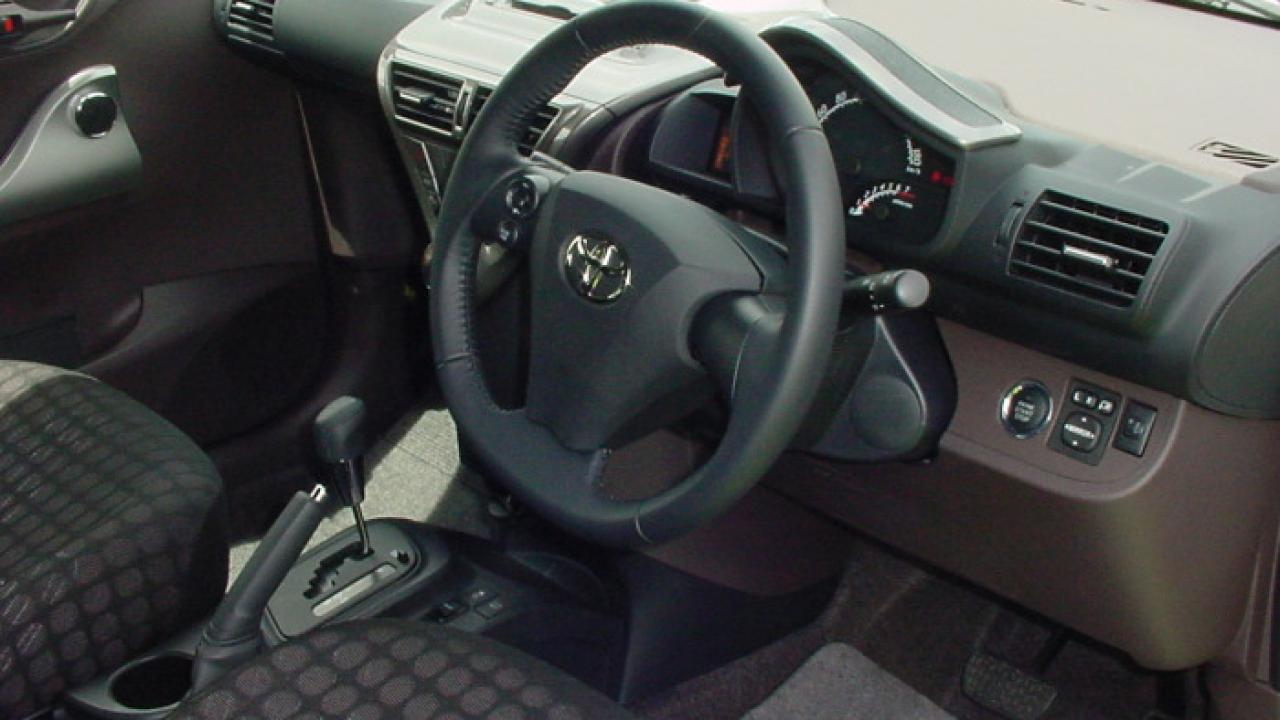 Toyota IQ 2009 02