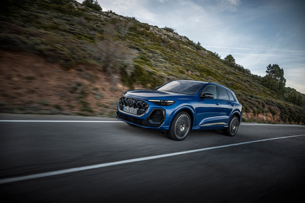 Dynamic photo, 
Colour: Ultra blue metallic