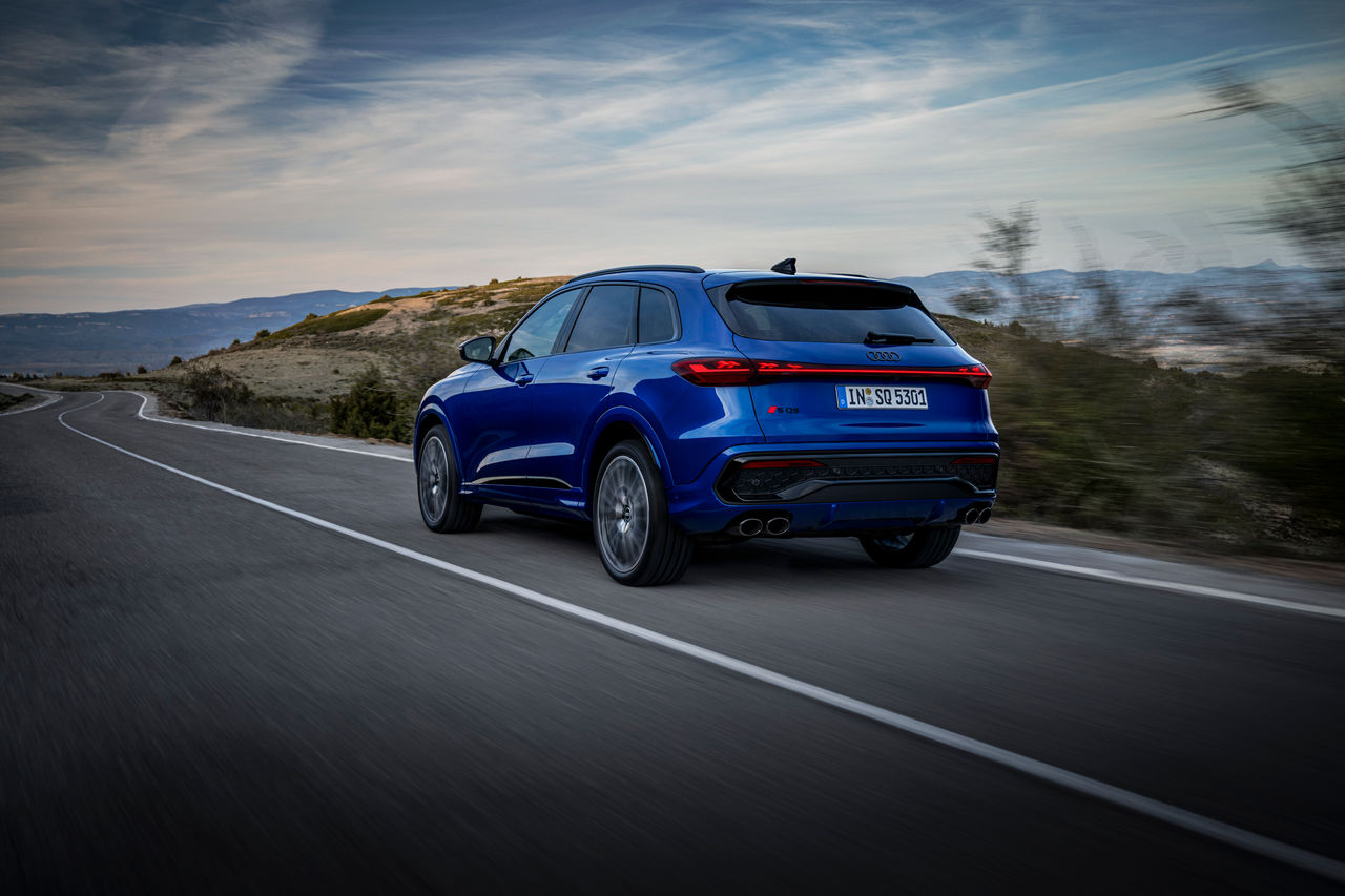 Dynamic photo, 
Colour: Ultra blue metallic