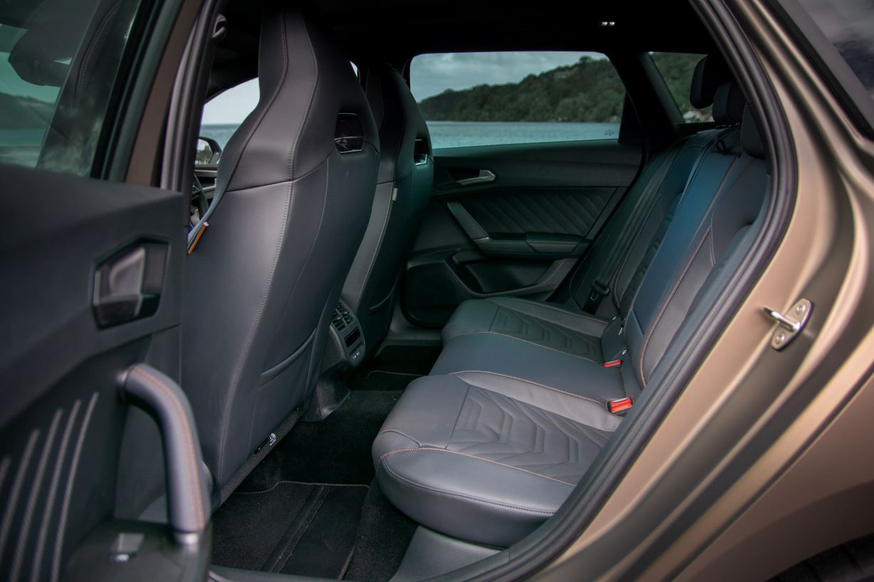 Cupra (12) rear seats