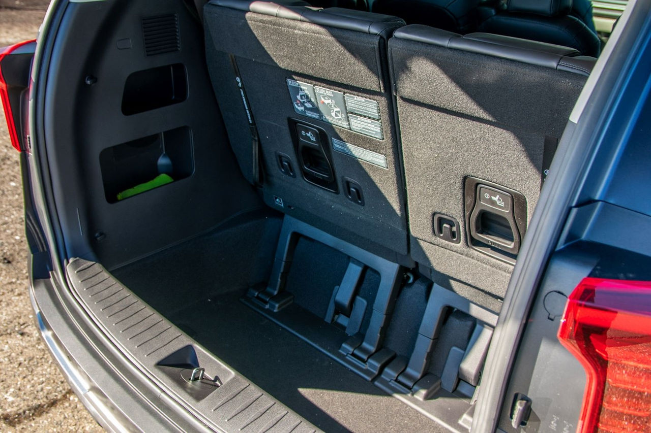 Kia Carnival (14) - Boot Space.jpg