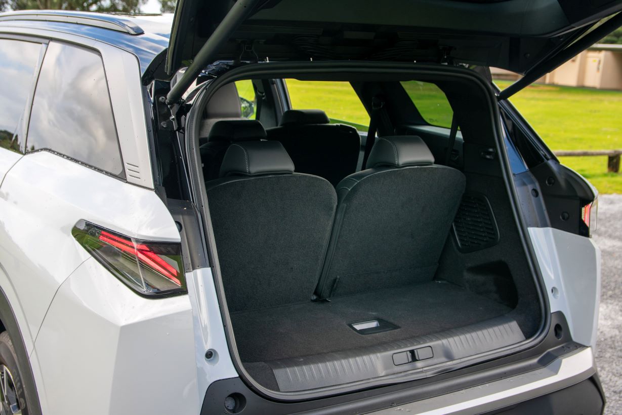 5008 GT (19) boot with rear seast up