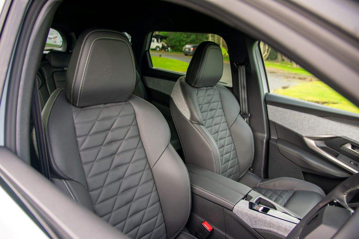 5008 GT (14) front seats