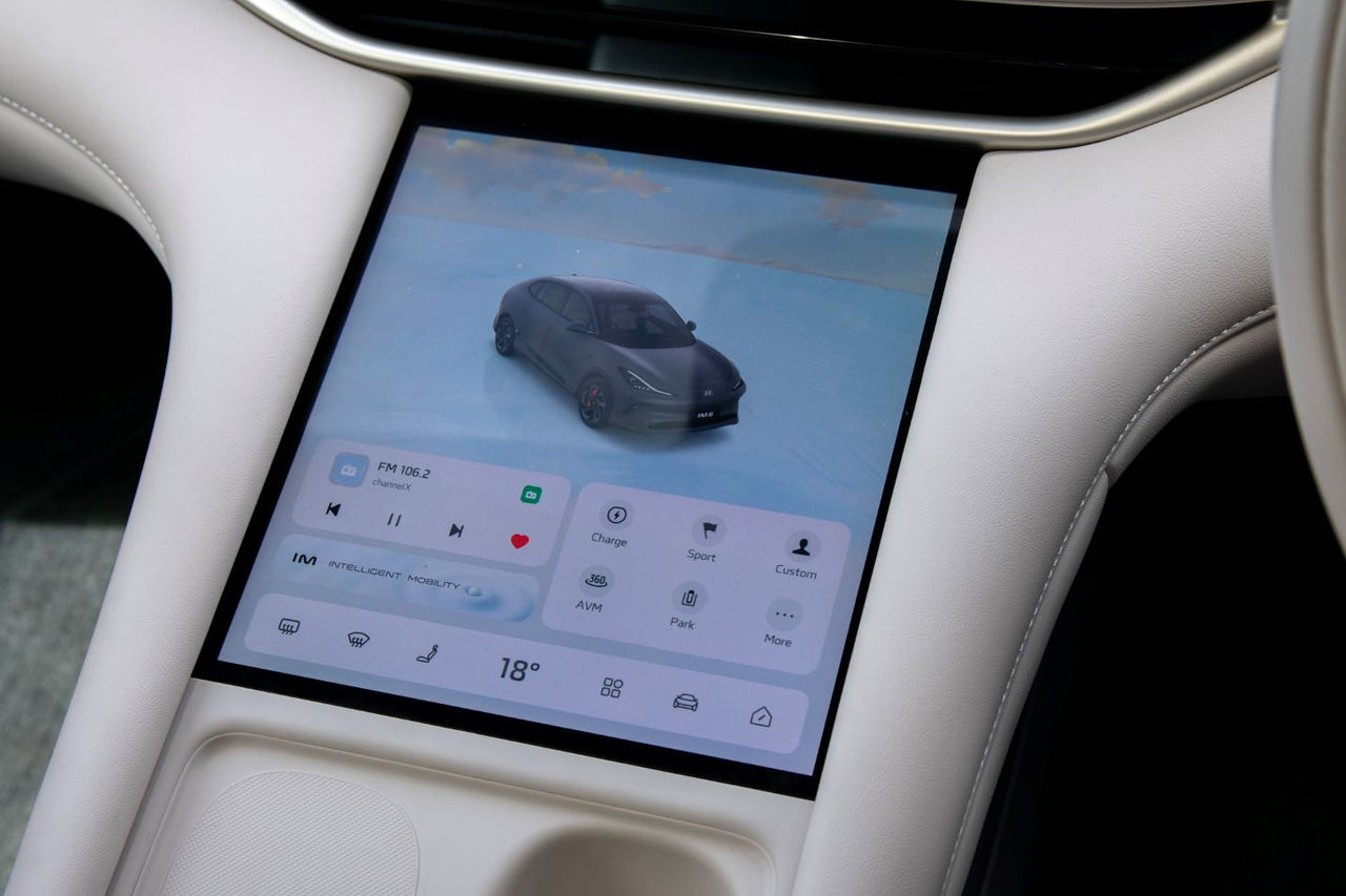 Lower screen for additional controls