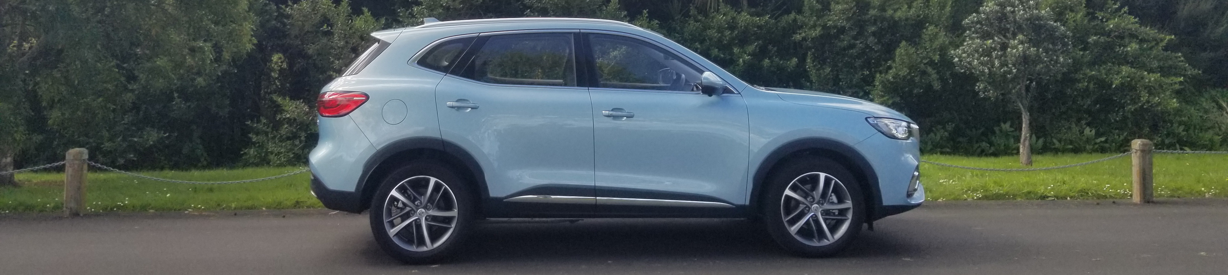 MG HS Plug-In Hybrid 2021 Car Review