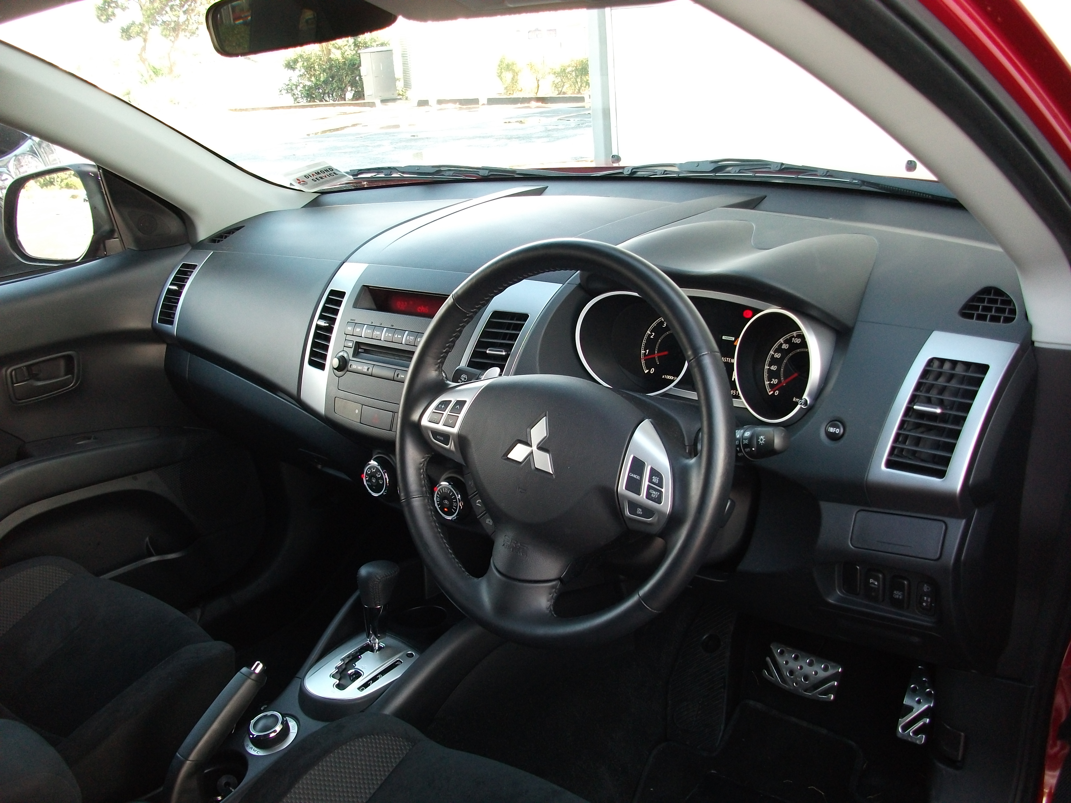 Mitsubishi Outlander 2006 car review