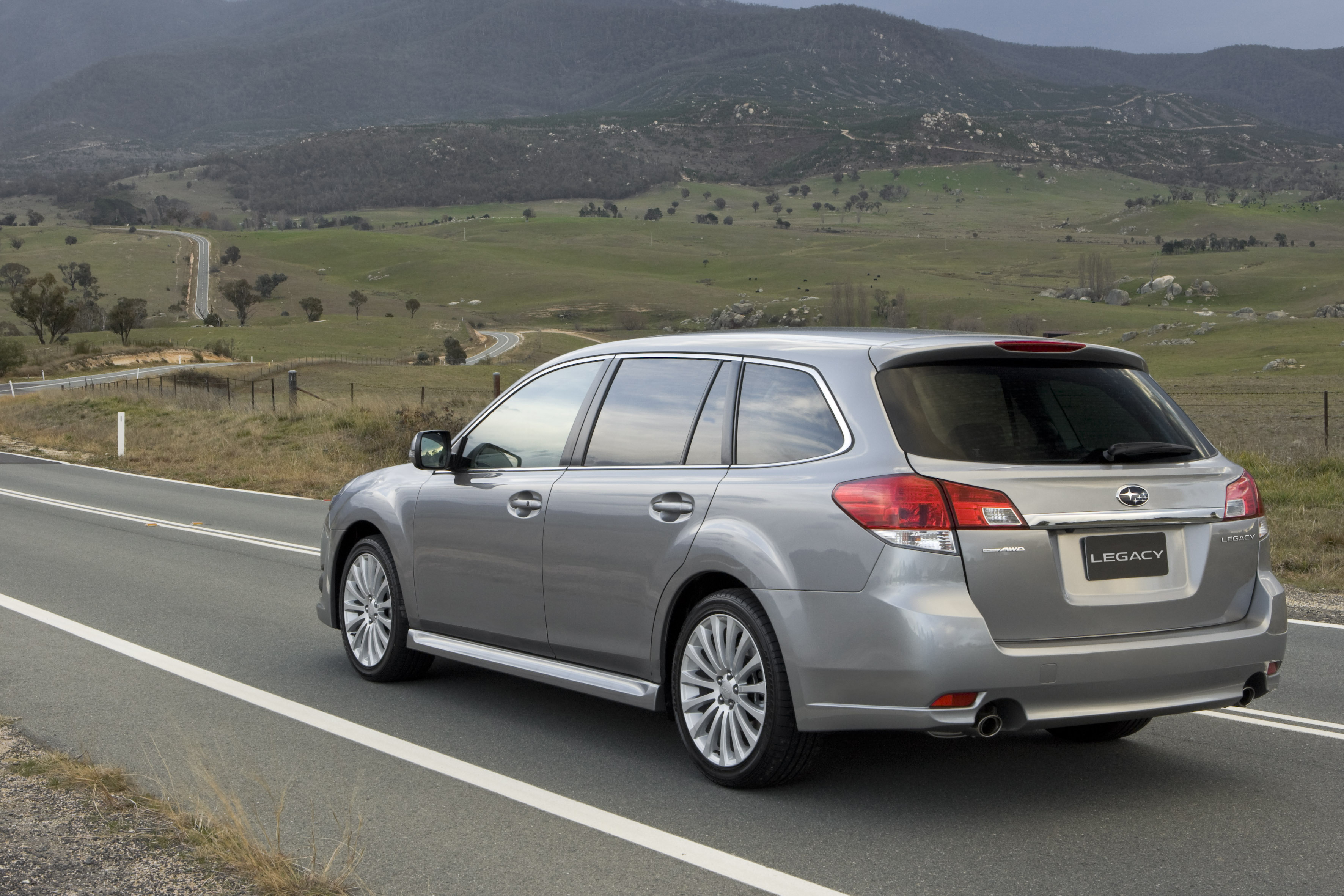 Subaru Legacy 2009 car review