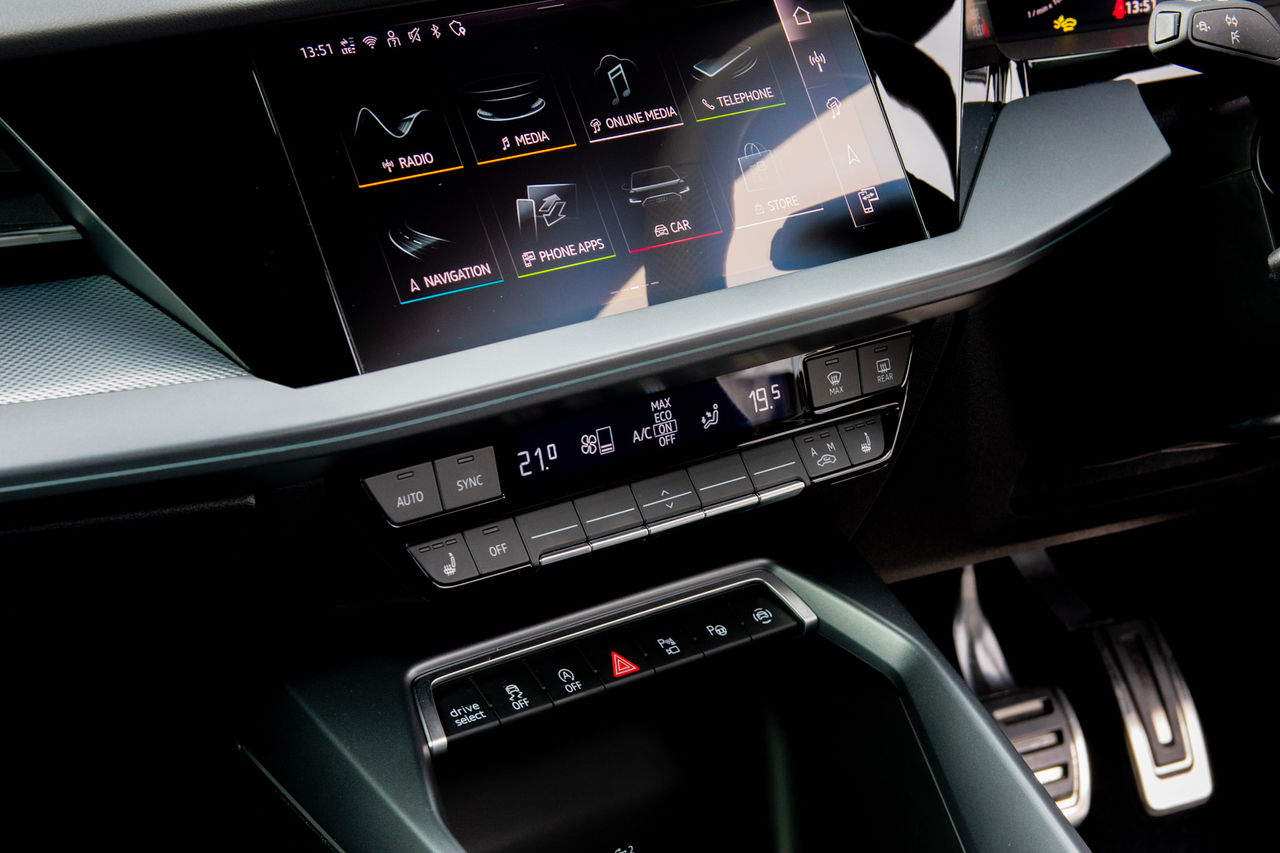 Infotainment screen