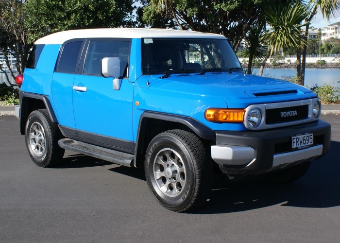Toyota FJ Cruiser 2011