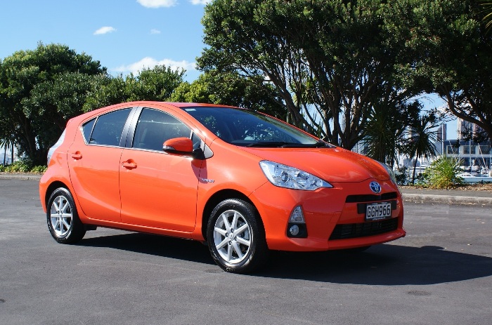 toyota prius c 2012
