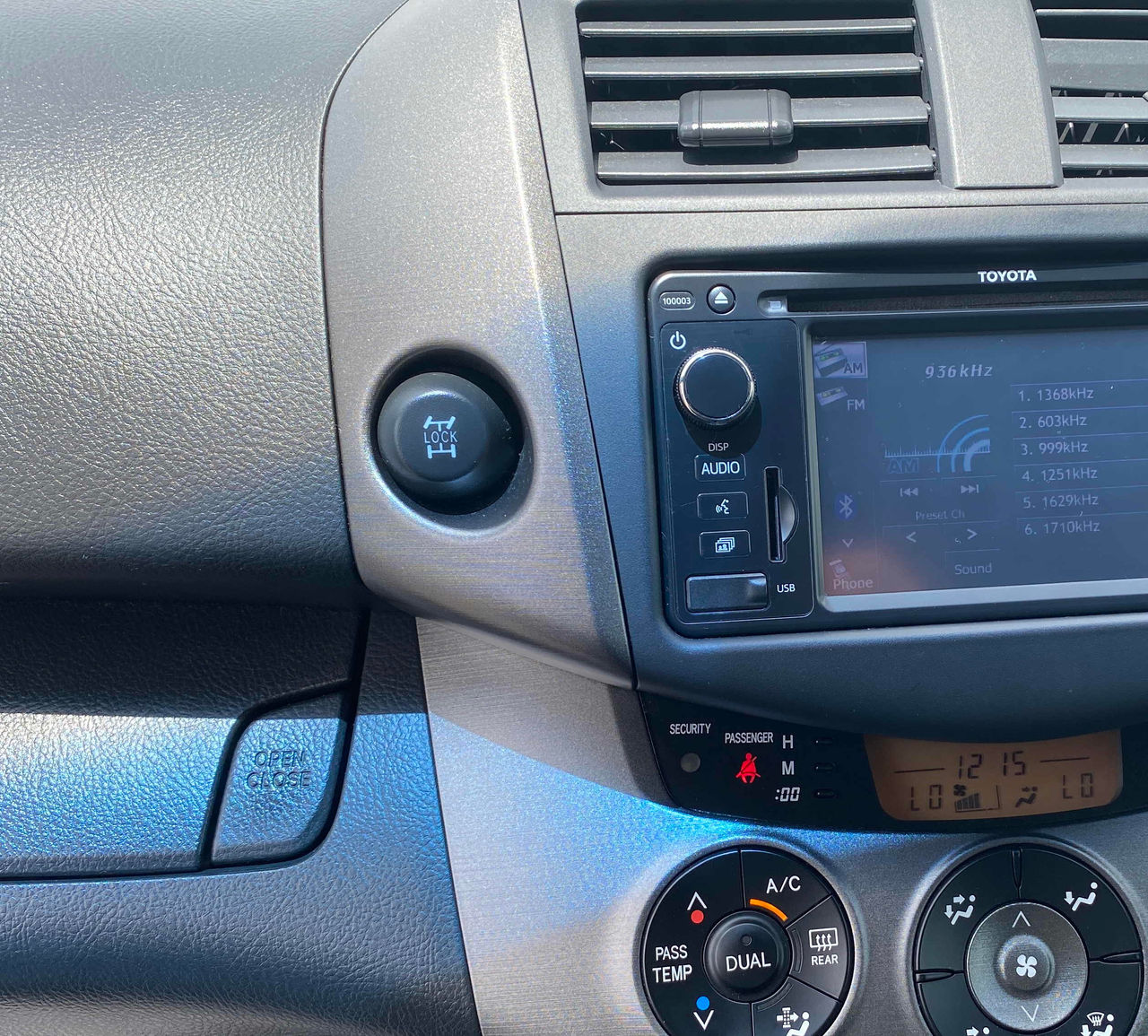 4WD lock button