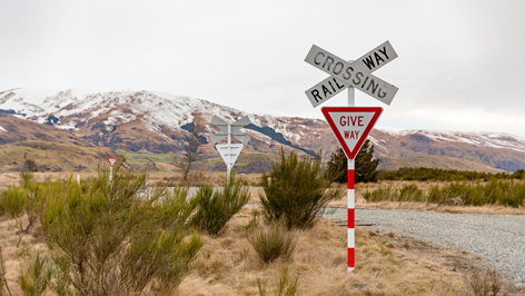 Railway crossing give way sign