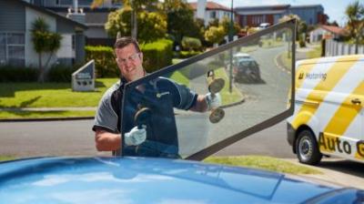 AA glass employee replacing a car window