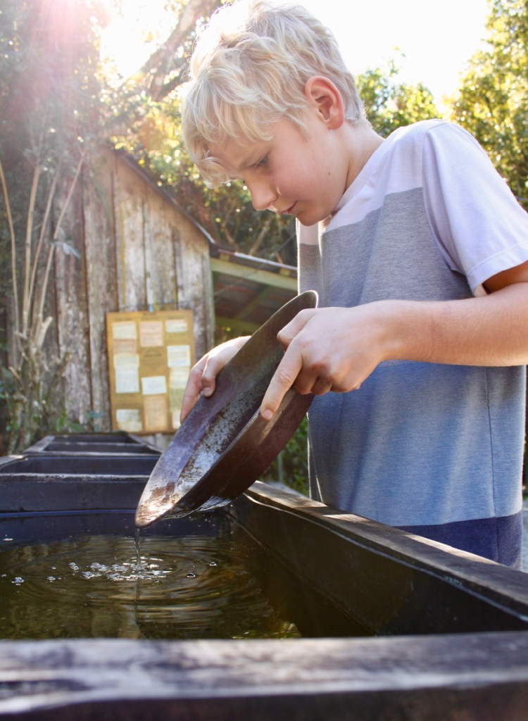 Shantytown gold panning