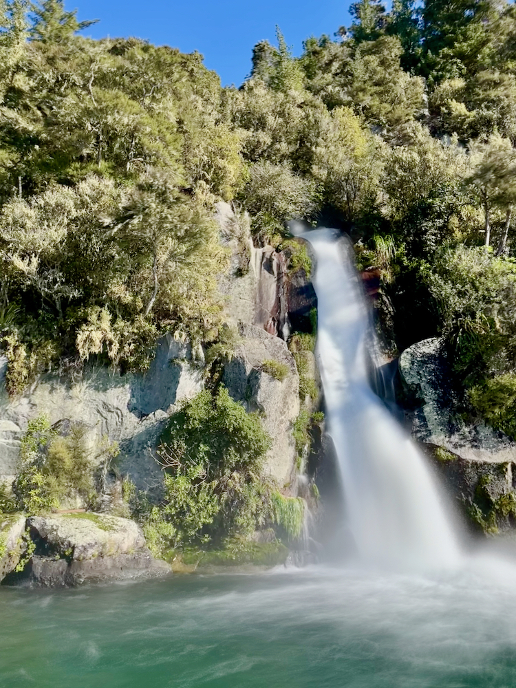 Otepoto Falls, plunging into Lake Taupō.